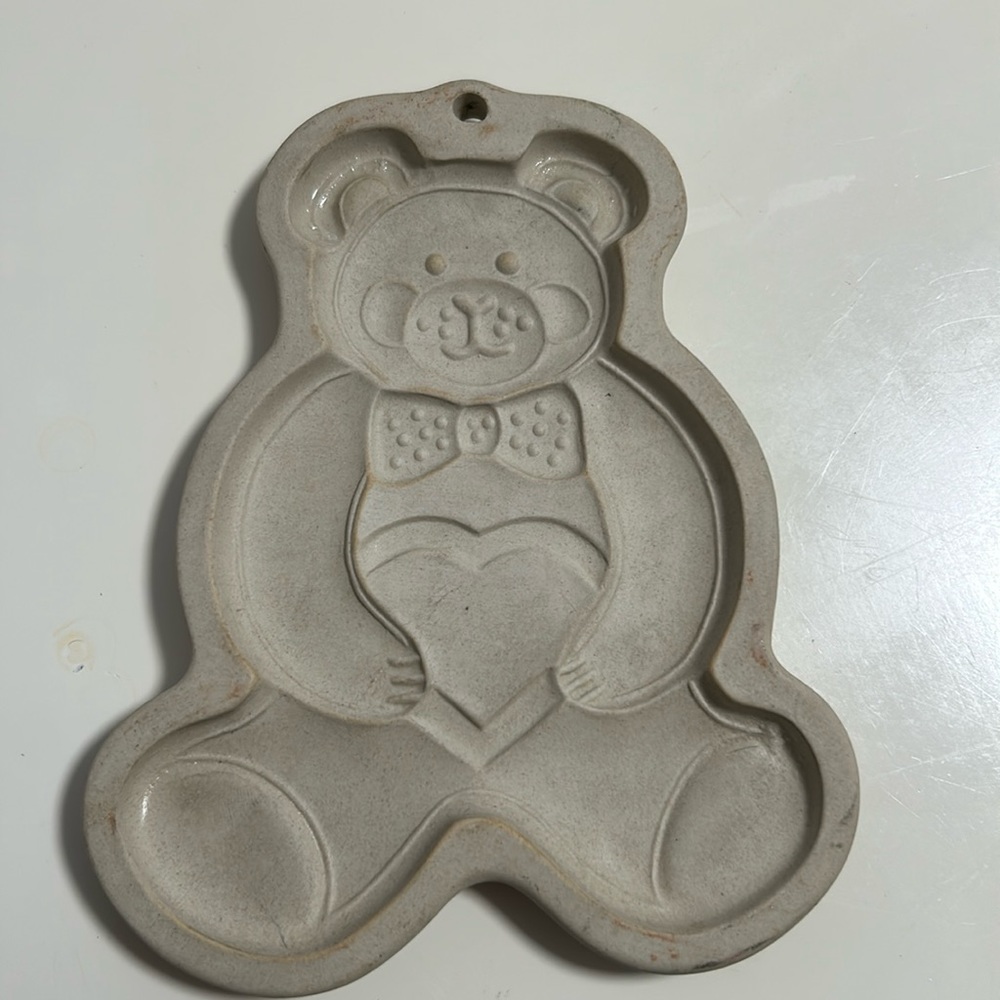 The Pampered chef teddy bear mold